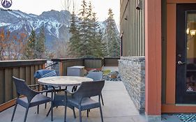 Chinook Manor